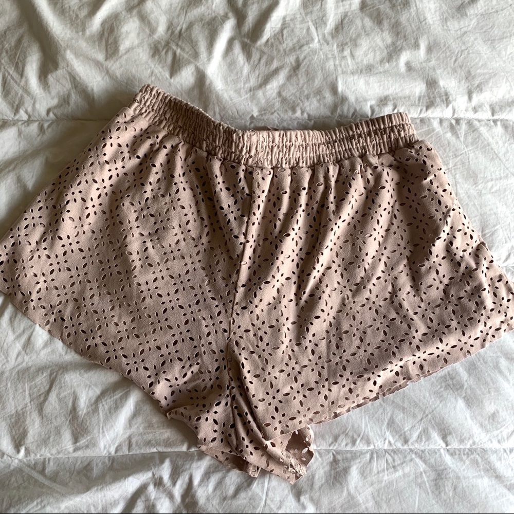 🛍Faux Suade Pink Shorts - Picture 3 of 6